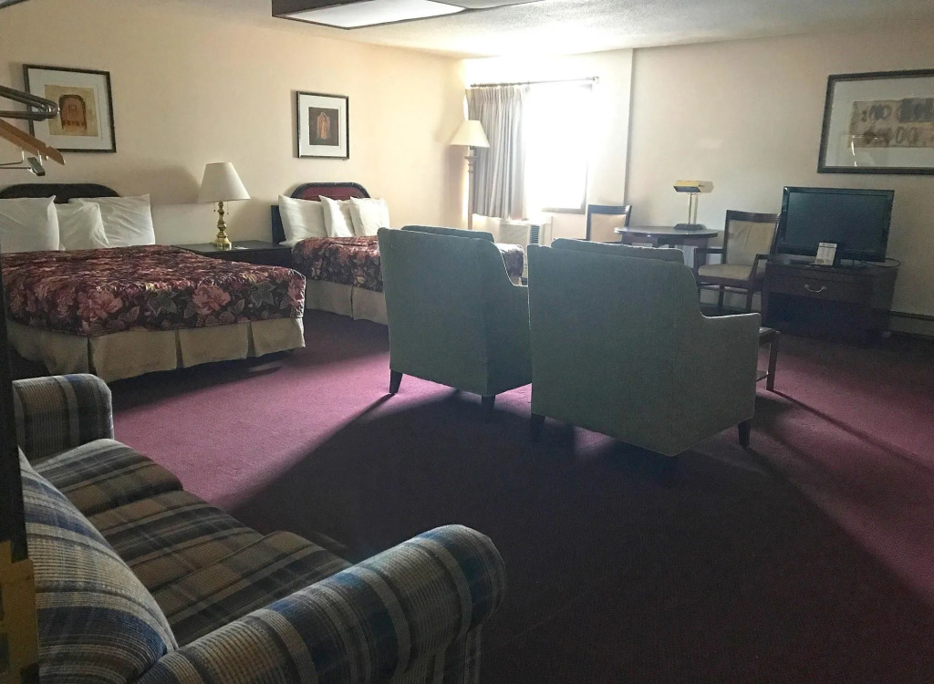 Country Hearth Inn