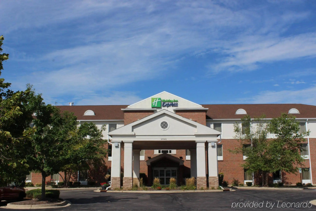 Holiday Inn Express Hotel & Suites Chicago-Algonquin