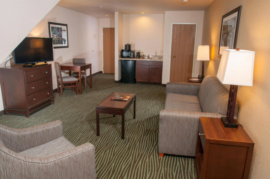 Best Western Plus Eagle Lodge  Suites — фото 5