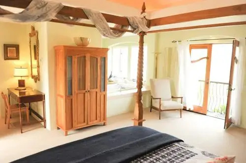 Inn Paradiso